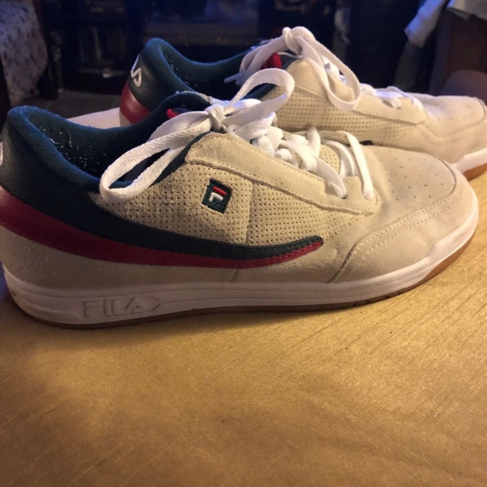 FILA casual tennis shoes